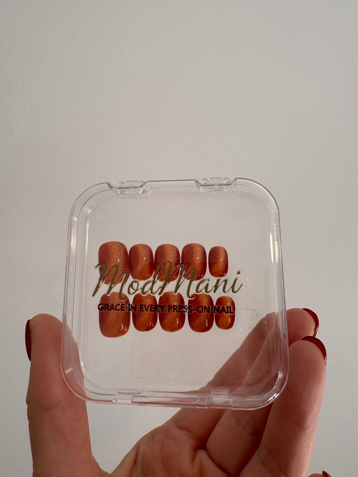 Maple Glaze reusable press on nails in ModMani case