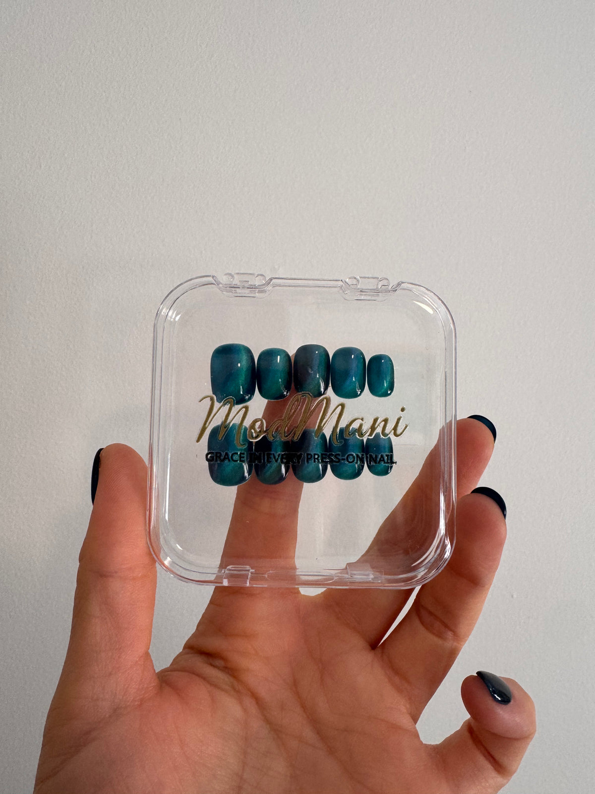 Emerald Frost reusable press on nails in ModMani case
